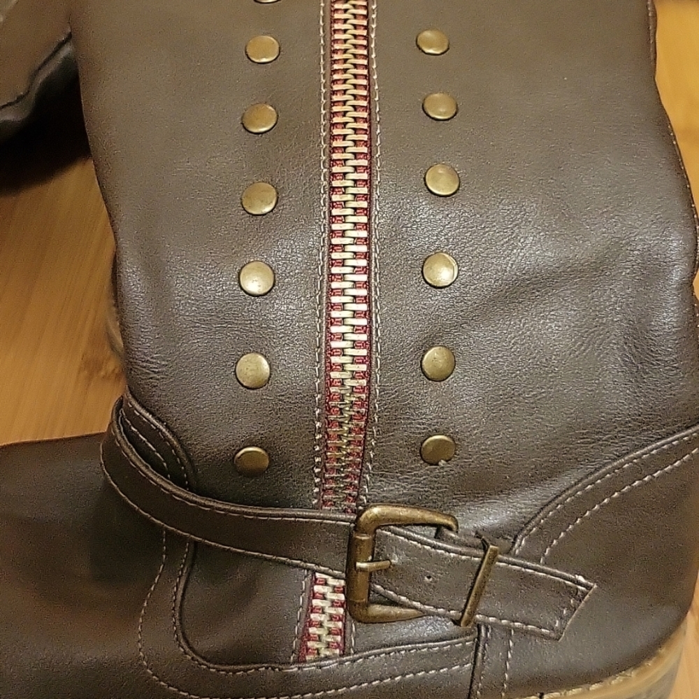 Boots - Picture 4 of 4